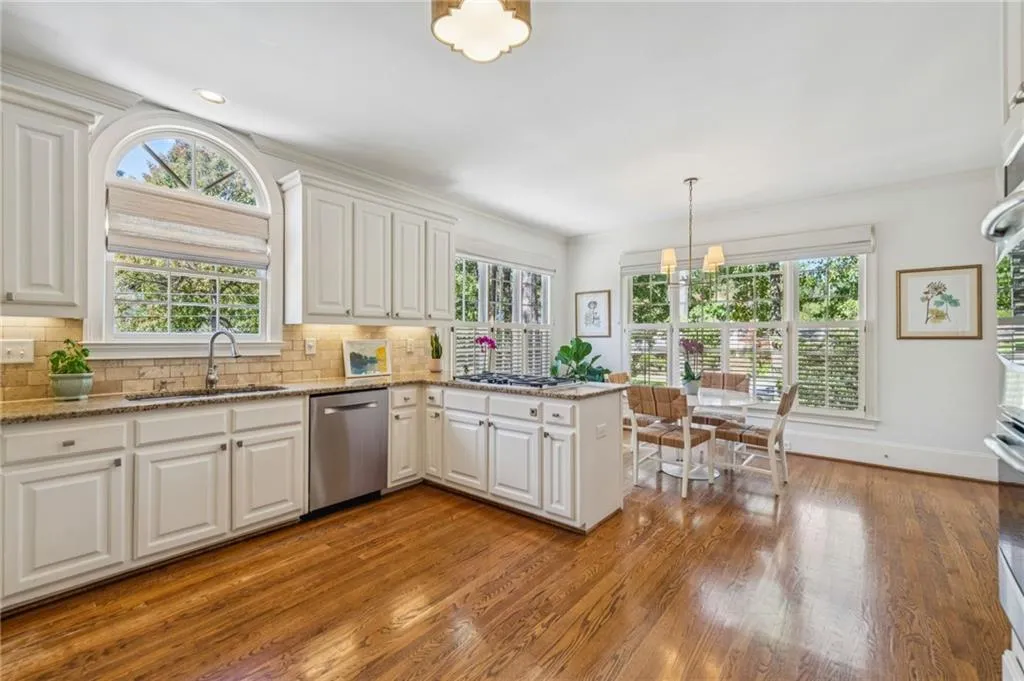 4550 E Brookhaven Drive Ne, Brookhaven, Georgia 30319, 4 Bedrooms Bedrooms, ,3 BathroomsBathrooms,Residential,For Sale,4550 E Brookhaven Drive Ne,7665587