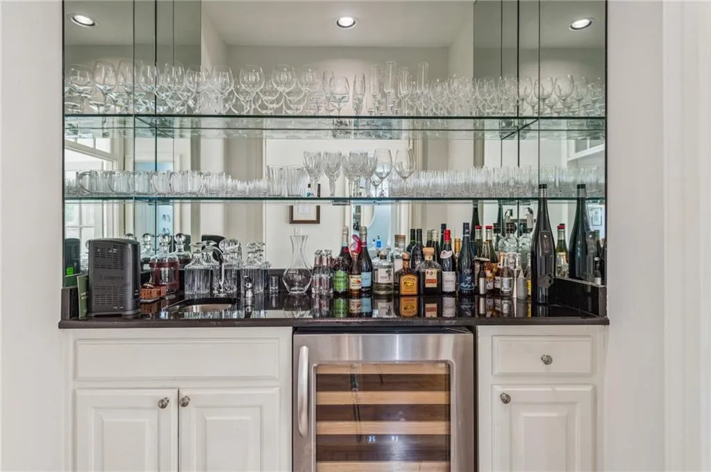 4550 E Brookhaven Drive Ne, Brookhaven, Georgia 30319, 4 Bedrooms Bedrooms, ,3 BathroomsBathrooms,Residential,For Sale,4550 E Brookhaven Drive Ne,7665587