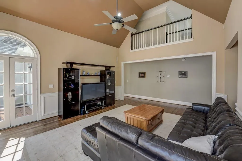 Vaulted Ceiling & Nice Hardwoods