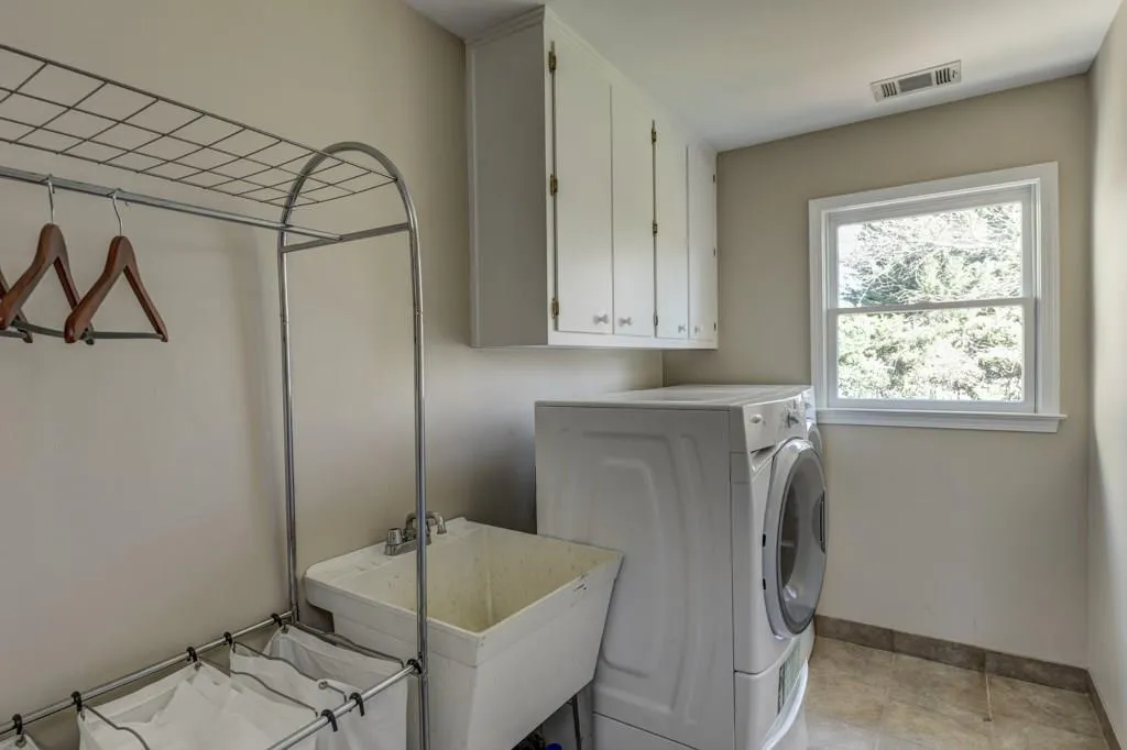 Huge Laundry Room- Picture Doesn't Do It Justice!
