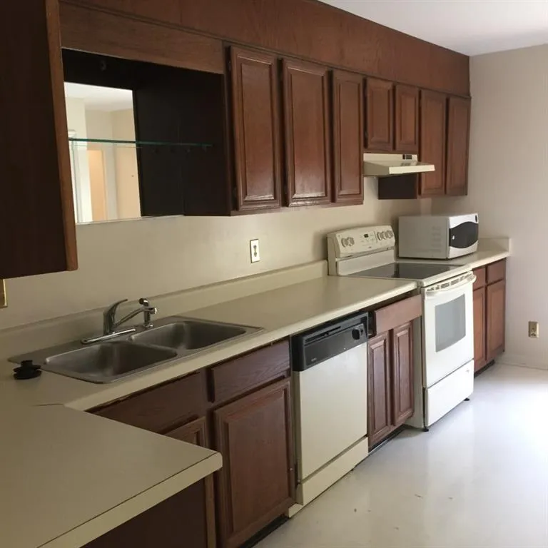 14 Huntington Place Drive Unit 14, Sandy Springs, Georgia 30350, 3 Bedrooms Bedrooms, ,2 BathroomsBathrooms,Residential,Sold,14 Huntington Place Drive Unit 14,5888085