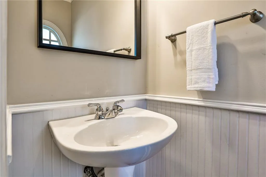 2204 Parkview Run Nw, Atlanta, Georgia 30318, 3 Bedrooms Bedrooms, ,2 BathroomsBathrooms,Residential,For Sale,2204 Parkview Run Nw,7638328