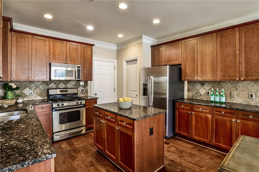 2204 Parkview Run Nw, Atlanta, Georgia 30318, 3 Bedrooms Bedrooms, ,2 BathroomsBathrooms,Residential,For Sale,2204 Parkview Run Nw,7638328