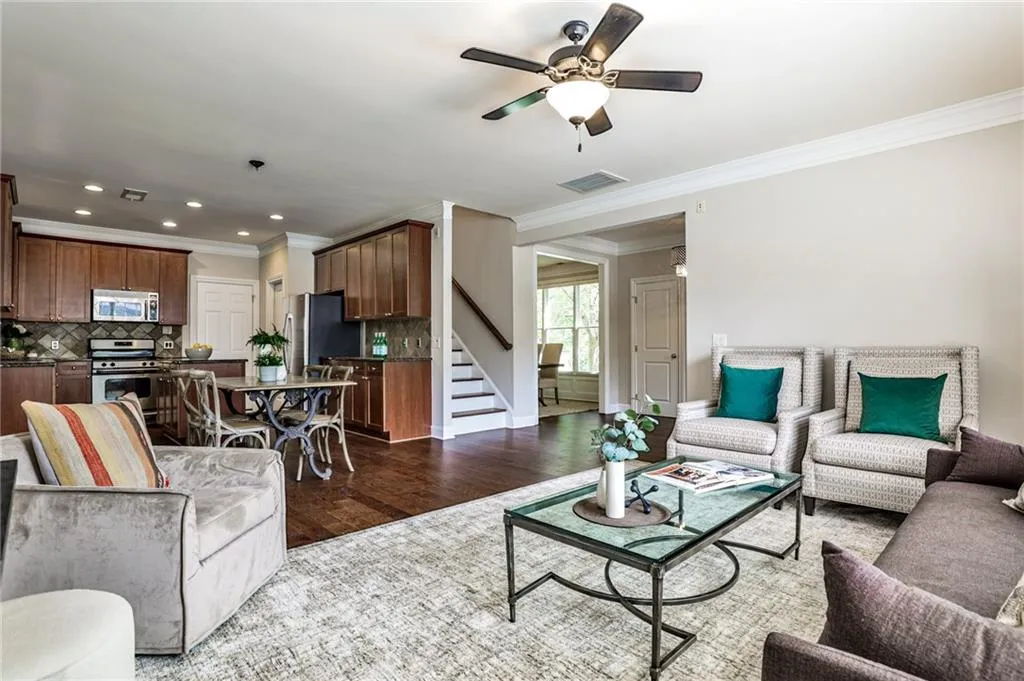 2204 Parkview Run Nw, Atlanta, Georgia 30318, 3 Bedrooms Bedrooms, ,2 BathroomsBathrooms,Residential,For Sale,2204 Parkview Run Nw,7638328