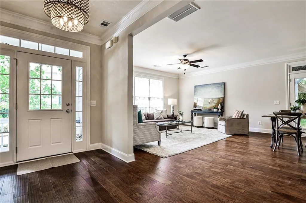 2204 Parkview Run Nw, Atlanta, Georgia 30318, 3 Bedrooms Bedrooms, ,2 BathroomsBathrooms,Residential,For Sale,2204 Parkview Run Nw,7638328