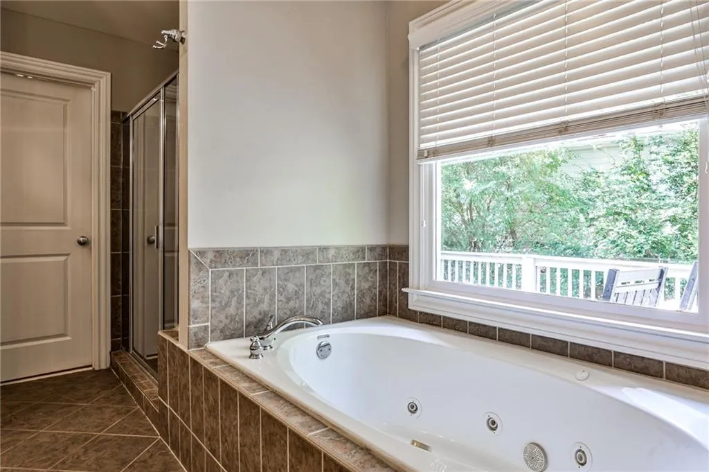 2204 Parkview Run Nw, Atlanta, Georgia 30318, 3 Bedrooms Bedrooms, ,2 BathroomsBathrooms,Residential,For Sale,2204 Parkview Run Nw,7638328