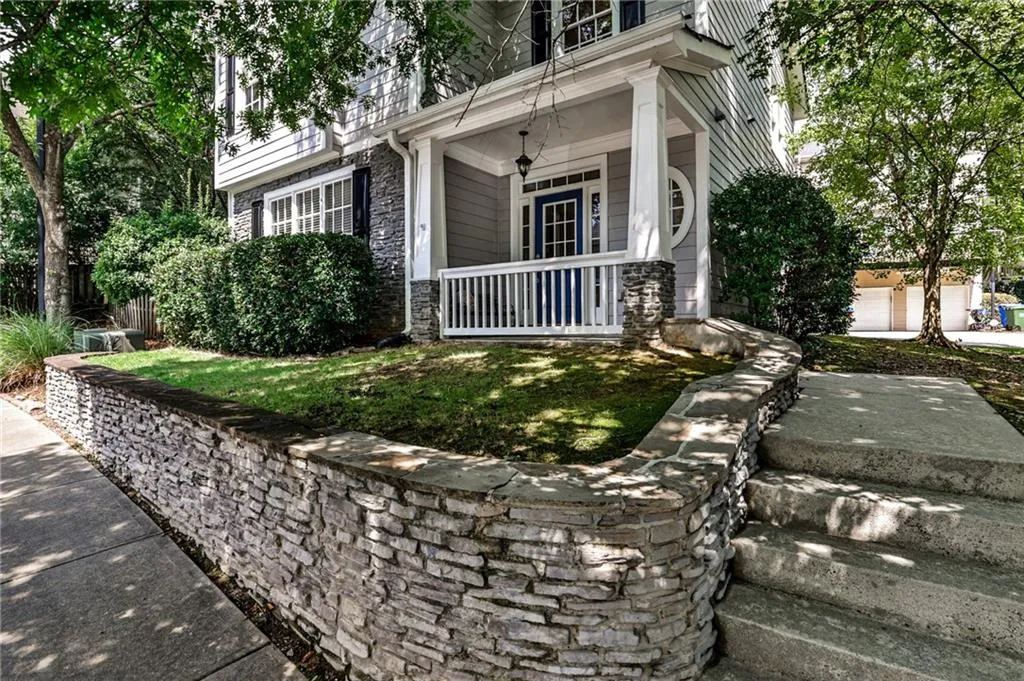 2204 Parkview Run Nw, Atlanta, Georgia 30318, 3 Bedrooms Bedrooms, ,2 BathroomsBathrooms,Residential,For Sale,2204 Parkview Run Nw,7638328