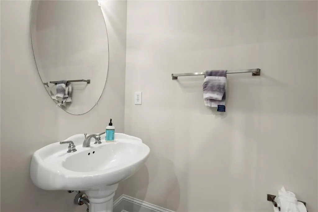 3708 Ashford Creek Hill Ne Unit 3708, Atlanta, Georgia 30319, 1 Bedroom Bedrooms, ,1 BathroomBathrooms,Residential,For Sale,3708 Ashford Creek Hill Ne Unit 3708,7642166