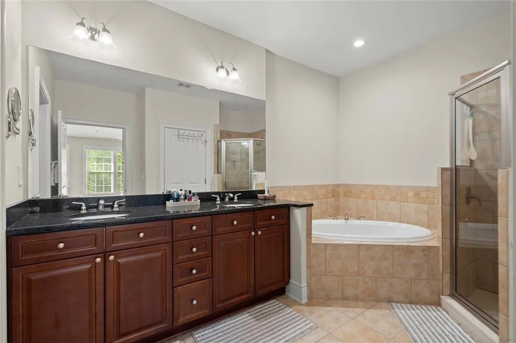 3708 Ashford Creek Hill Ne Unit 3708, Atlanta, Georgia 30319, 1 Bedroom Bedrooms, ,1 BathroomBathrooms,Residential,For Sale,3708 Ashford Creek Hill Ne Unit 3708,7642166