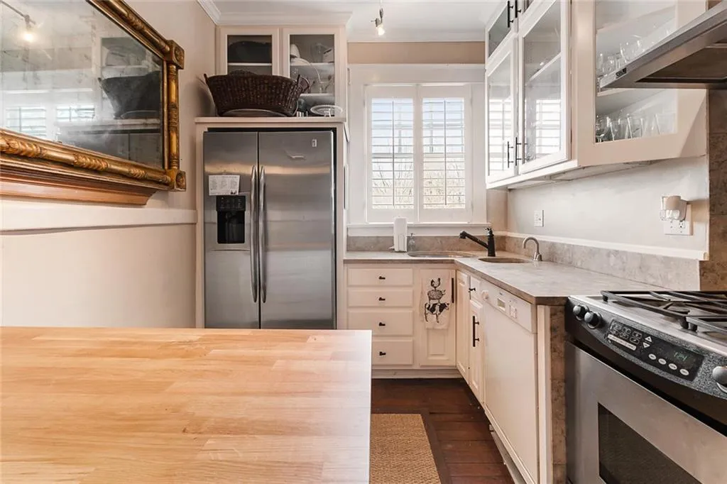 7 Park Lane Ne Unit J, Atlanta, Georgia 30309, 2 Bedrooms Bedrooms, 0 ,1 BathroomBathrooms,Residential,For Sale,7 Park Lane Ne Unit J,7761322