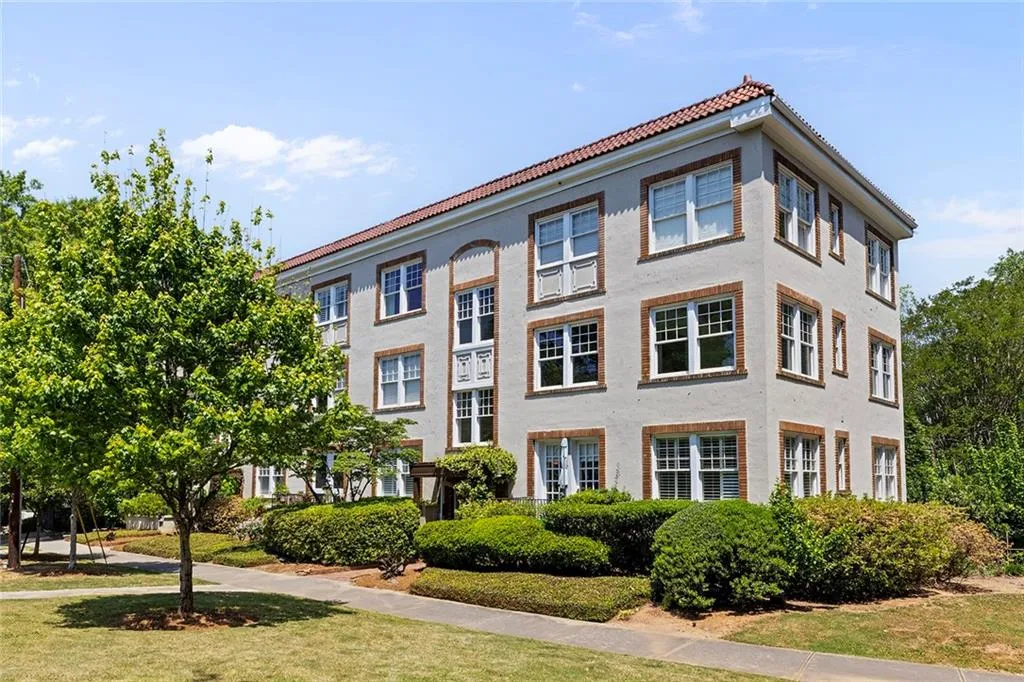 7 Park Lane Ne Unit J, Atlanta, Georgia 30309, 2 Bedrooms Bedrooms, 0 ,1 BathroomBathrooms,Residential,For Sale,7 Park Lane Ne Unit J,7761322