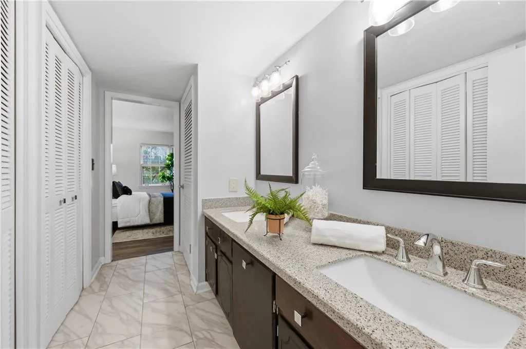 73 Montre Square, Atlanta, Georgia 30327, 2 Bedrooms Bedrooms, ,2 BathroomsBathrooms,Residential,For Sale,73 Montre Square,7675748