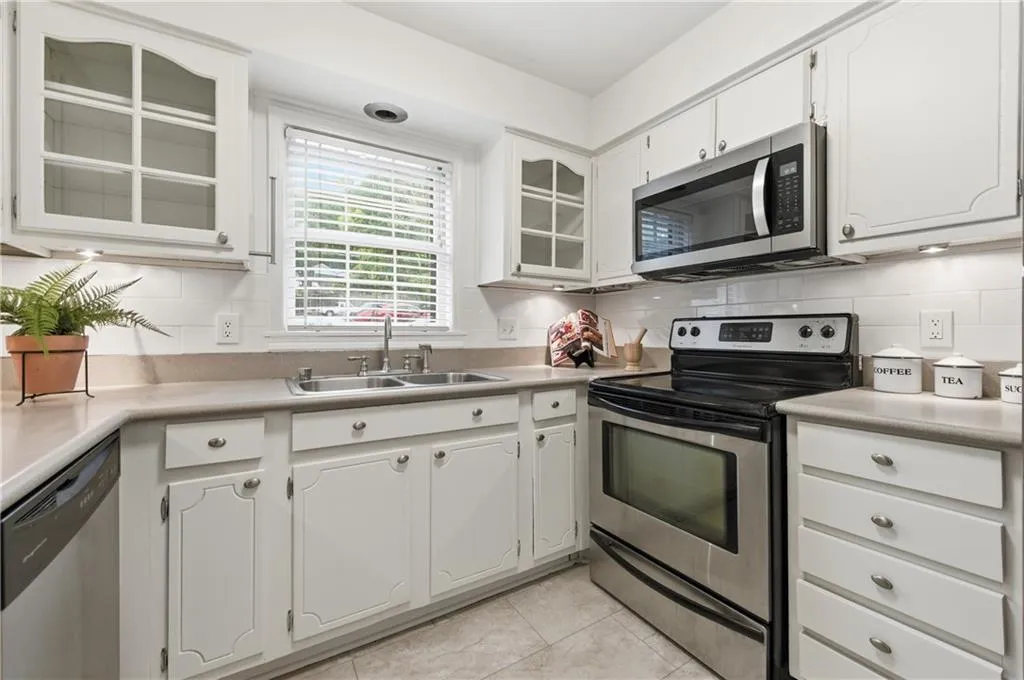 73 Montre Square, Atlanta, Georgia 30327, 2 Bedrooms Bedrooms, ,2 BathroomsBathrooms,Residential,For Sale,73 Montre Square,7675748