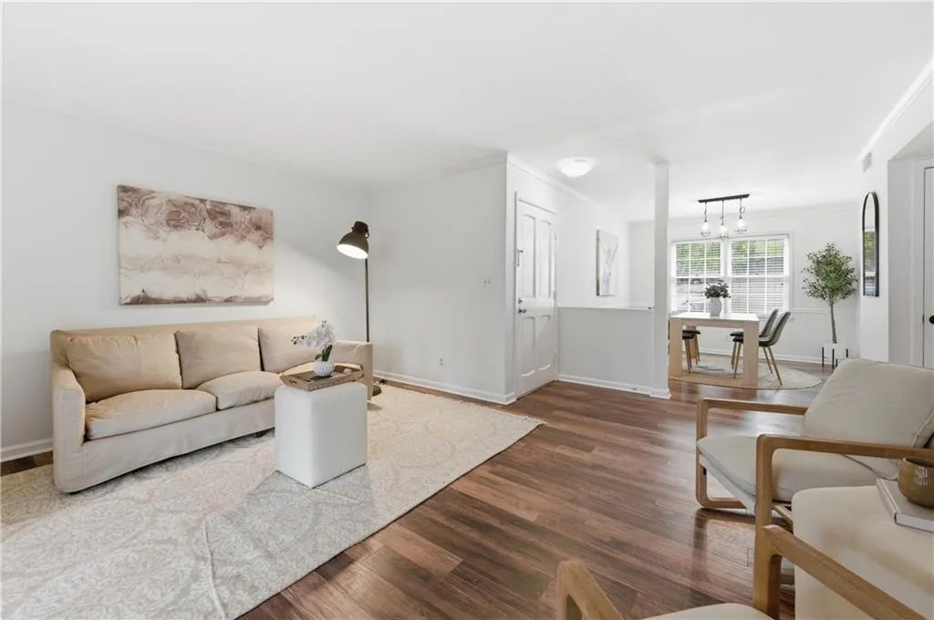 73 Montre Square, Atlanta, Georgia 30327, 2 Bedrooms Bedrooms, ,2 BathroomsBathrooms,Residential,For Sale,73 Montre Square,7675748