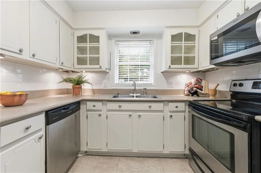 73 Montre Square, Atlanta, Georgia 30327, 2 Bedrooms Bedrooms, ,2 BathroomsBathrooms,Residential,For Sale,73 Montre Square,7675748