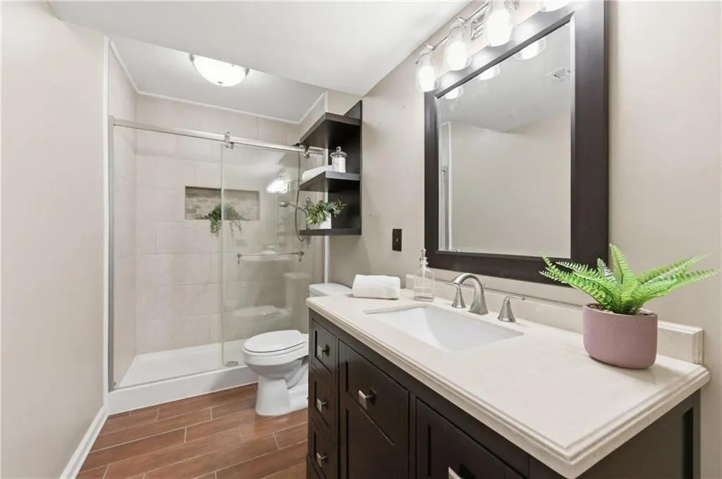 73 Montre Square, Atlanta, Georgia 30327, 2 Bedrooms Bedrooms, ,2 BathroomsBathrooms,Residential,For Sale,73 Montre Square,7675748