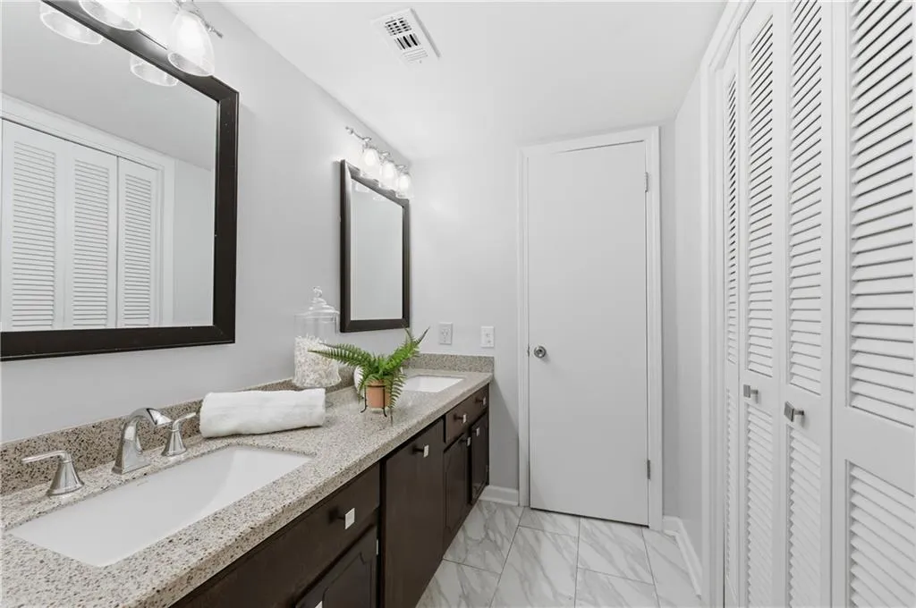 73 Montre Square, Atlanta, Georgia 30327, 2 Bedrooms Bedrooms, ,2 BathroomsBathrooms,Residential,For Sale,73 Montre Square,7675748