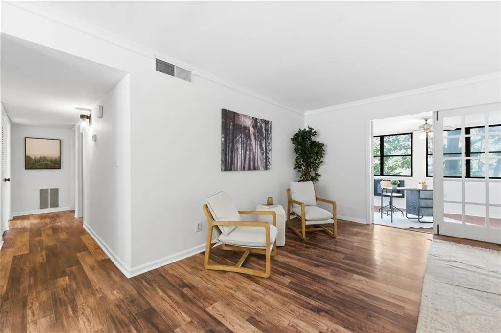 73 Montre Square, Atlanta, Georgia 30327, 2 Bedrooms Bedrooms, ,2 BathroomsBathrooms,Residential,For Sale,73 Montre Square,7675748