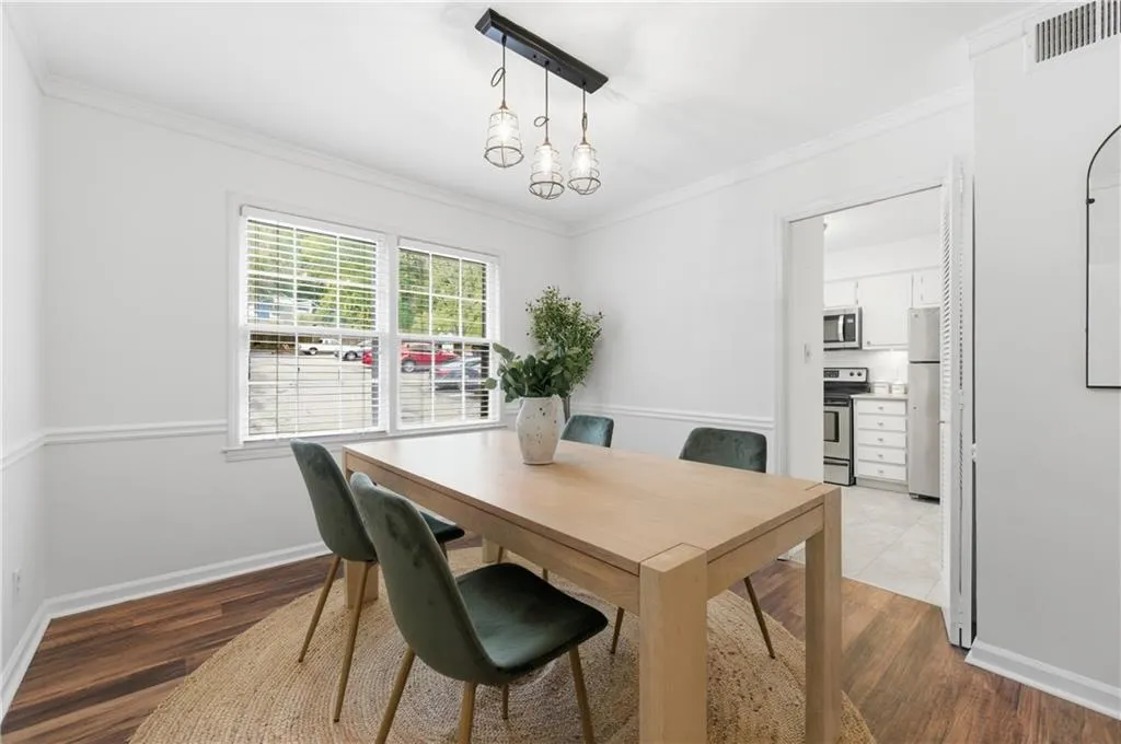 73 Montre Square, Atlanta, Georgia 30327, 2 Bedrooms Bedrooms, ,2 BathroomsBathrooms,Residential,For Sale,73 Montre Square,7675748