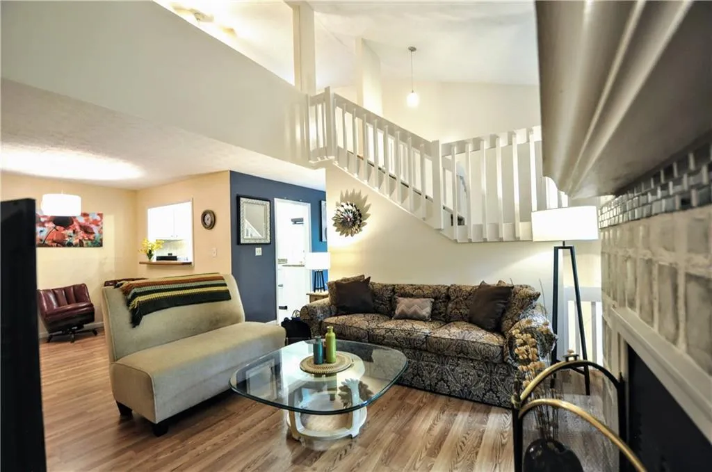 504 River Run Drive, Sandy Springs, Georgia 30350, 2 Bedrooms Bedrooms, ,1 BathroomBathrooms,Residential,Sold,504 River Run Drive,6902505