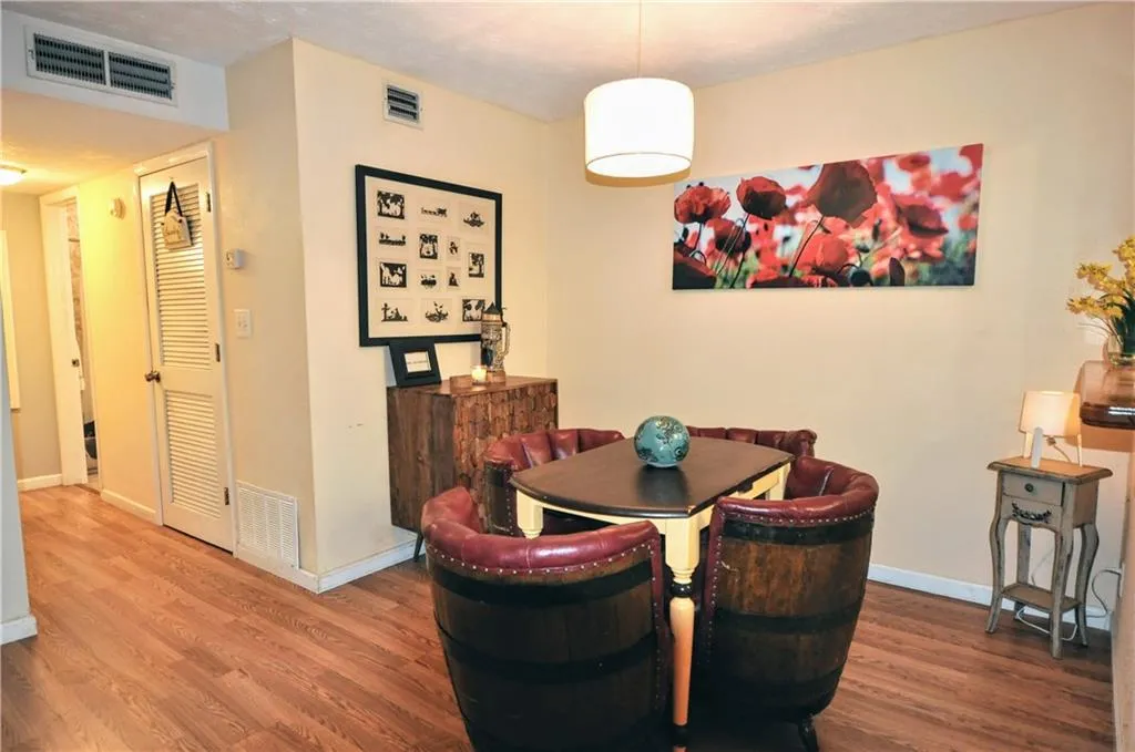 504 River Run Drive, Sandy Springs, Georgia 30350, 2 Bedrooms Bedrooms, ,1 BathroomBathrooms,Residential,Sold,504 River Run Drive,6902505