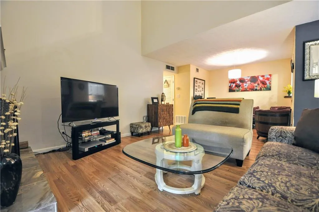 504 River Run Drive, Sandy Springs, Georgia 30350, 2 Bedrooms Bedrooms, ,1 BathroomBathrooms,Residential,Sold,504 River Run Drive,6902505