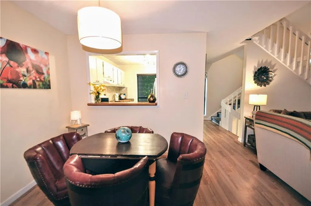 504 River Run Drive, Sandy Springs, Georgia 30350, 2 Bedrooms Bedrooms, ,1 BathroomBathrooms,Residential,Sold,504 River Run Drive,6902505