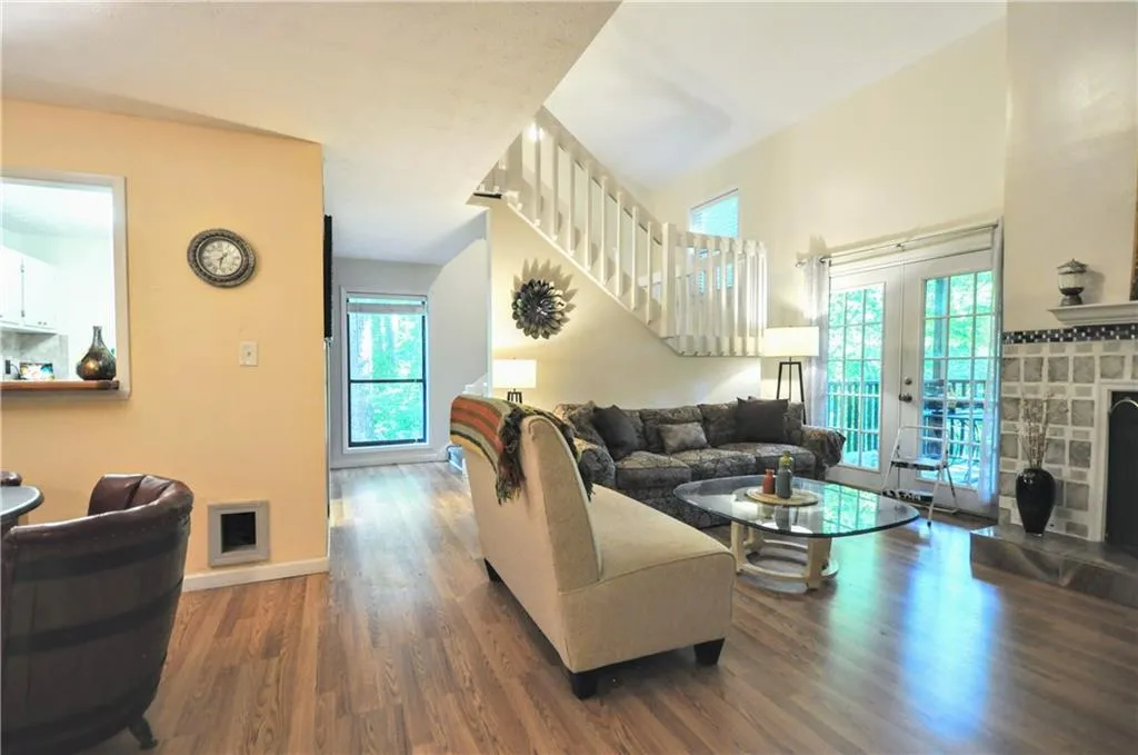 504 River Run Drive, Sandy Springs, Georgia 30350, 2 Bedrooms Bedrooms, ,1 BathroomBathrooms,Residential,Sold,504 River Run Drive,6902505