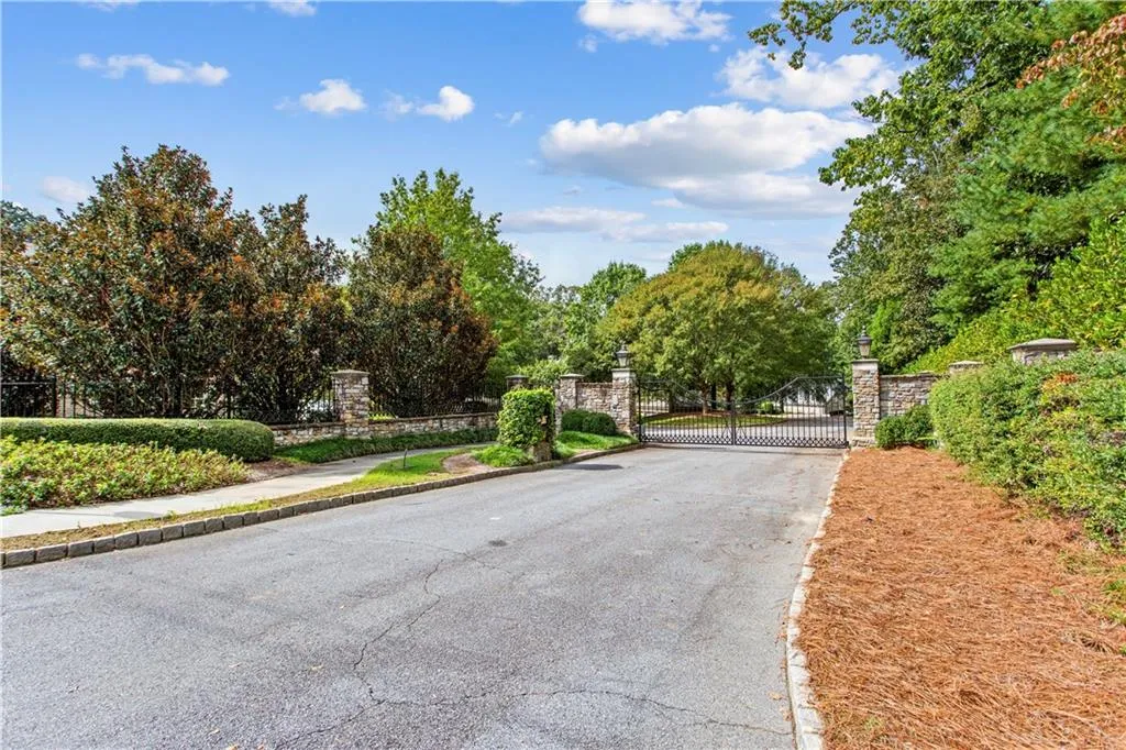 65 N Devereaux Court Nw, Atlanta, Georgia 30327, 6 Bedrooms Bedrooms, ,6 BathroomsBathrooms,Residential,Sold,65 N Devereaux Court Nw,7030837