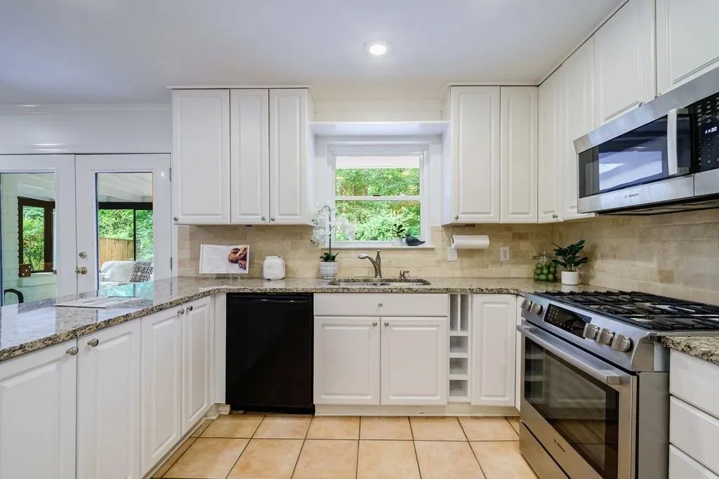 350 Forest Hills Drive, Sandy Springs, Georgia 30342, 3 Bedrooms Bedrooms, ,2 BathroomsBathrooms,Residential,Sold,350 Forest Hills Drive,7055895
