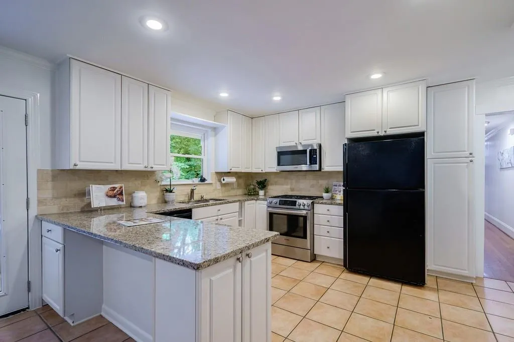 350 Forest Hills Drive, Sandy Springs, Georgia 30342, 3 Bedrooms Bedrooms, ,2 BathroomsBathrooms,Residential,Sold,350 Forest Hills Drive,7055895