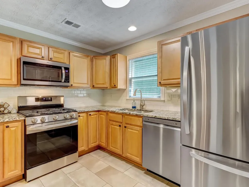 909 Camden Court Unit 909, Atlanta, Georgia 30327, 2 Bedrooms Bedrooms, ,2 BathroomsBathrooms,Residential,Sold,909 Camden Court Unit 909,6907234