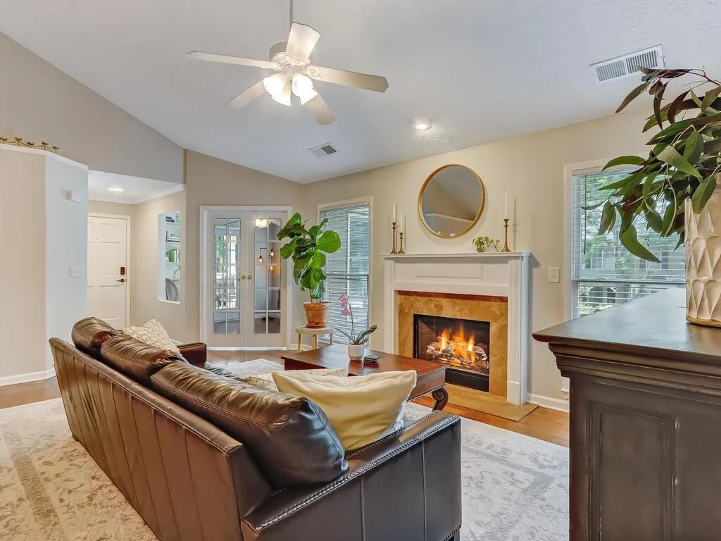 909 Camden Court Unit 909, Atlanta, Georgia 30327, 2 Bedrooms Bedrooms, ,2 BathroomsBathrooms,Residential,Sold,909 Camden Court Unit 909,6907234