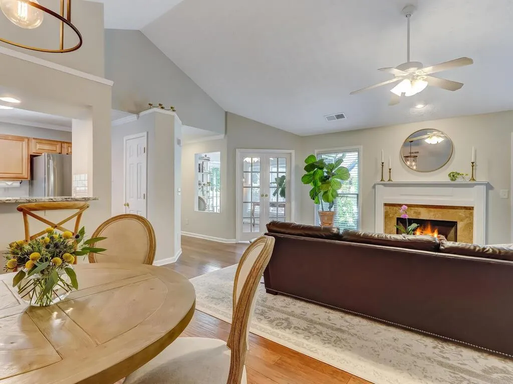 909 Camden Court Unit 909, Atlanta, Georgia 30327, 2 Bedrooms Bedrooms, ,2 BathroomsBathrooms,Residential,Sold,909 Camden Court Unit 909,6907234