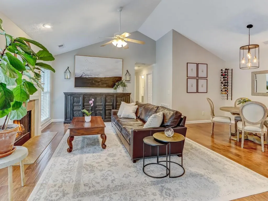909 Camden Court Unit 909, Atlanta, Georgia 30327, 2 Bedrooms Bedrooms, ,2 BathroomsBathrooms,Residential,Sold,909 Camden Court Unit 909,6907234