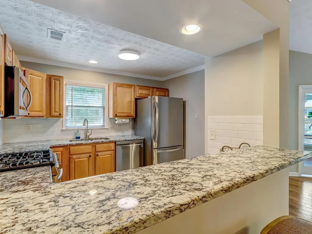 909 Camden Court Unit 909, Atlanta, Georgia 30327, 2 Bedrooms Bedrooms, ,2 BathroomsBathrooms,Residential,Sold,909 Camden Court Unit 909,6907234