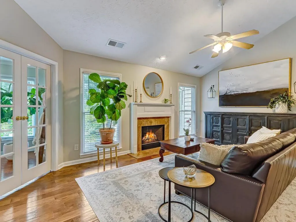 909 Camden Court Unit 909, Atlanta, Georgia 30327, 2 Bedrooms Bedrooms, ,2 BathroomsBathrooms,Residential,Sold,909 Camden Court Unit 909,6907234
