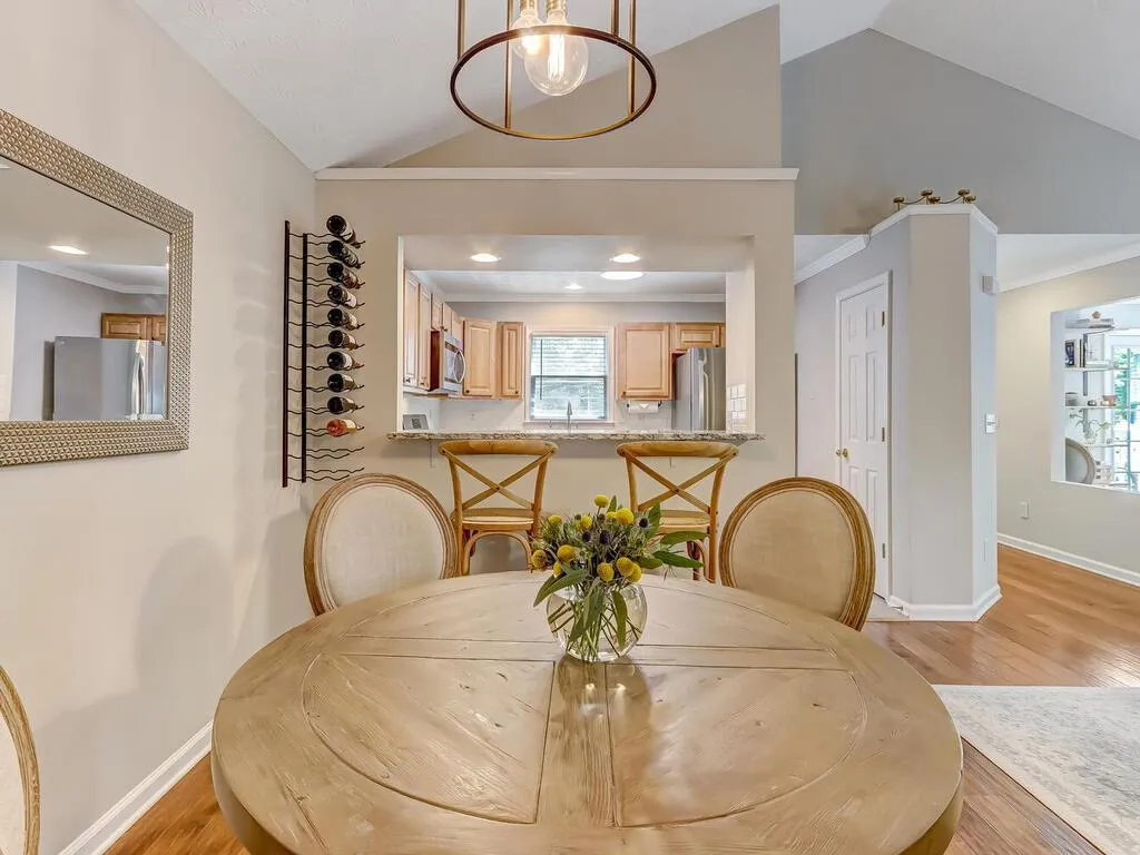 909 Camden Court Unit 909, Atlanta, Georgia 30327, 2 Bedrooms Bedrooms, ,2 BathroomsBathrooms,Residential,Sold,909 Camden Court Unit 909,6907234