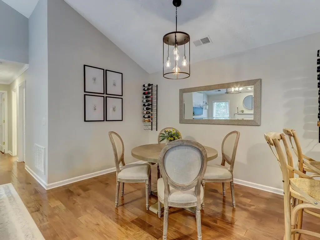 909 Camden Court Unit 909, Atlanta, Georgia 30327, 2 Bedrooms Bedrooms, ,2 BathroomsBathrooms,Residential,Sold,909 Camden Court Unit 909,6907234