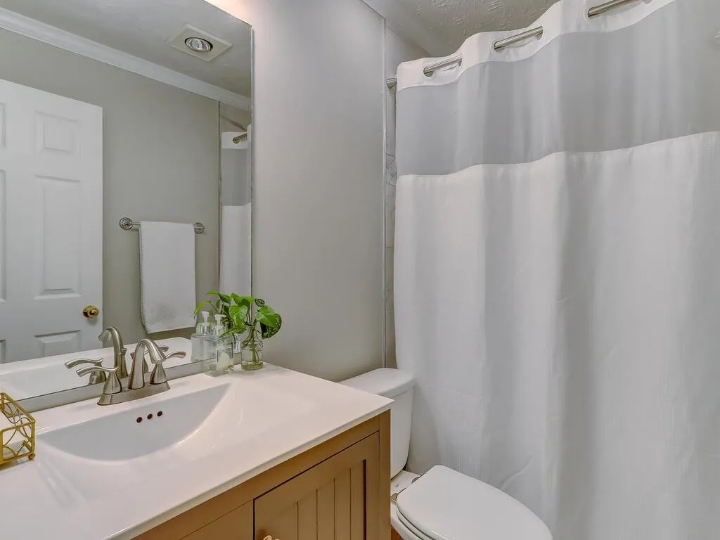 909 Camden Court Unit 909, Atlanta, Georgia 30327, 2 Bedrooms Bedrooms, ,2 BathroomsBathrooms,Residential,Sold,909 Camden Court Unit 909,6907234