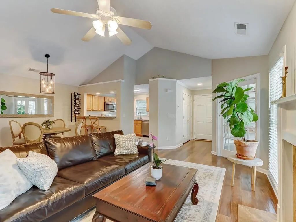 909 Camden Court Unit 909, Atlanta, Georgia 30327, 2 Bedrooms Bedrooms, ,2 BathroomsBathrooms,Residential,Sold,909 Camden Court Unit 909,6907234
