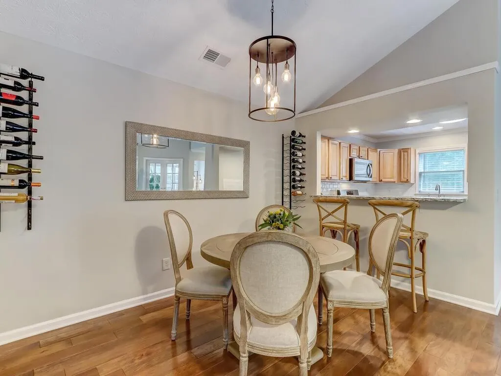 909 Camden Court Unit 909, Atlanta, Georgia 30327, 2 Bedrooms Bedrooms, ,2 BathroomsBathrooms,Residential,Sold,909 Camden Court Unit 909,6907234