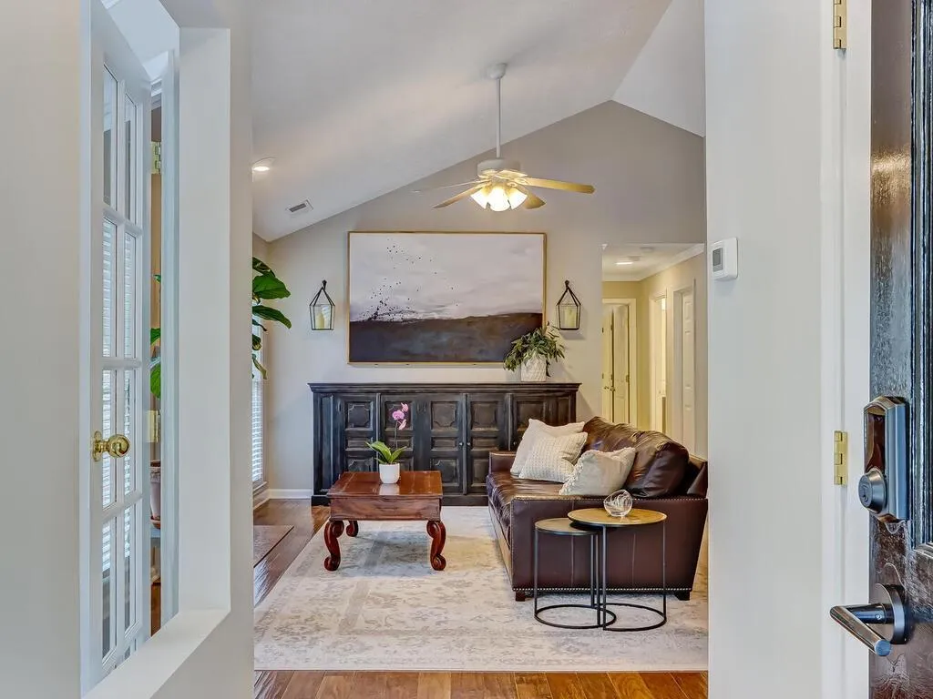909 Camden Court Unit 909, Atlanta, Georgia 30327, 2 Bedrooms Bedrooms, ,2 BathroomsBathrooms,Residential,Sold,909 Camden Court Unit 909,6907234