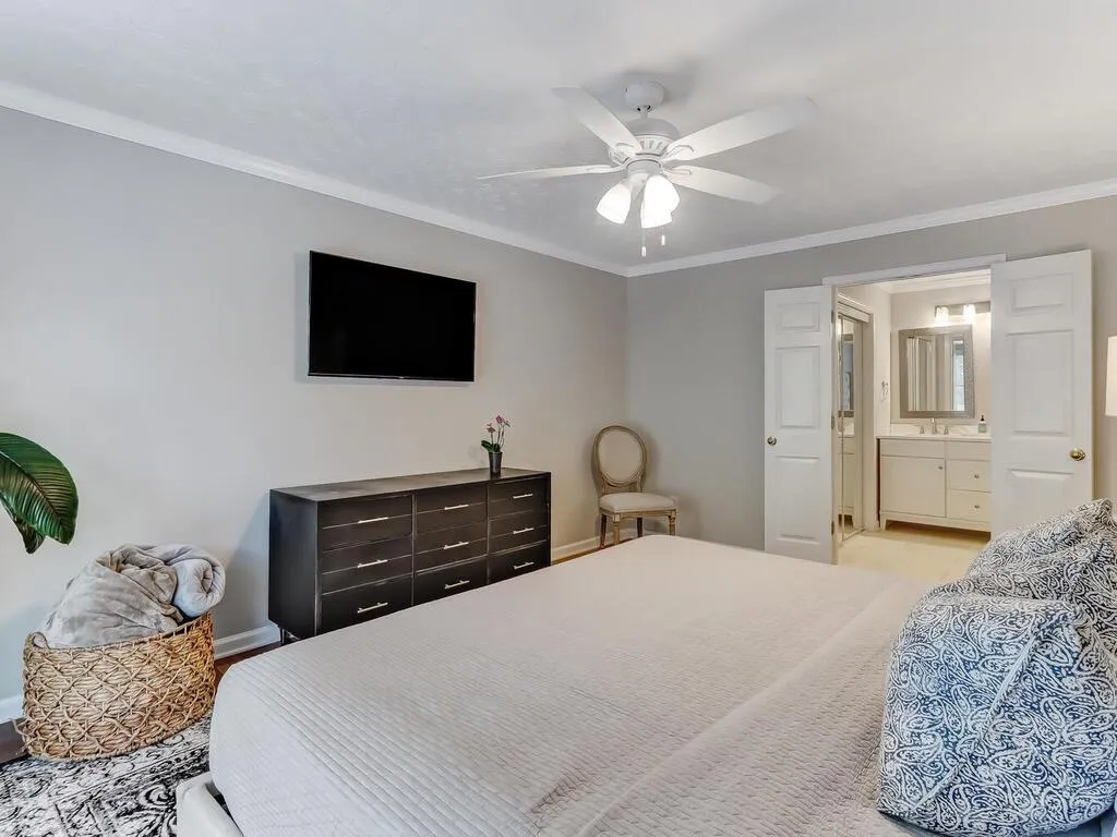909 Camden Court Unit 909, Atlanta, Georgia 30327, 2 Bedrooms Bedrooms, ,2 BathroomsBathrooms,Residential,Sold,909 Camden Court Unit 909,6907234