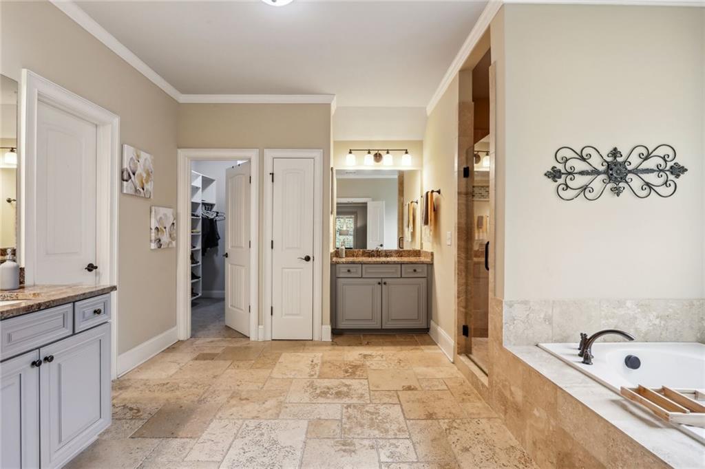 580 Windsor Parkway, Atlanta, Georgia 30342, 5 Bedrooms Bedrooms, ,4 BathroomsBathrooms,Residential,Sold,580 Windsor Parkway,7286861