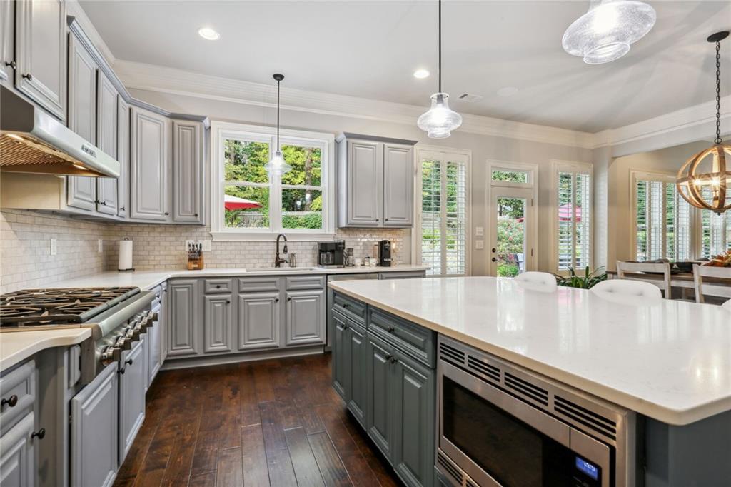 580 Windsor Parkway, Atlanta, Georgia 30342, 5 Bedrooms Bedrooms, ,4 BathroomsBathrooms,Residential,Sold,580 Windsor Parkway,7286861