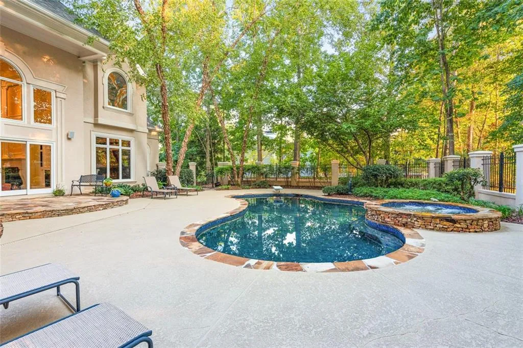 Self-cleaning Polaris - Fenced for pool safety