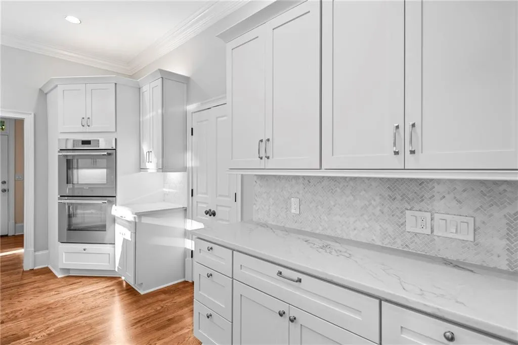 So much counter top space for food prep.  This is a real chef's dream!