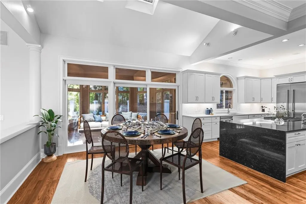 With a round table, seats 6-8!!