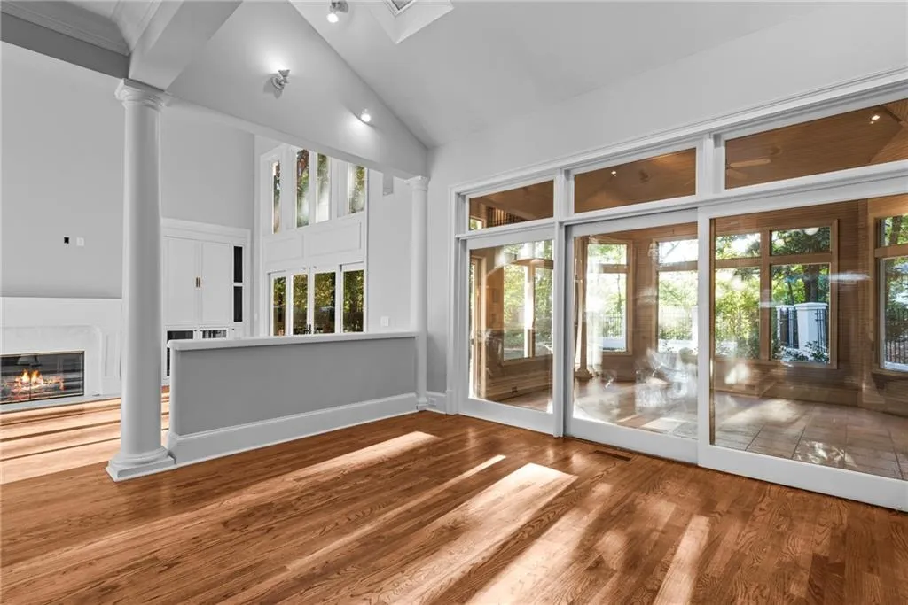 Breakfast room overlooks screened porch!